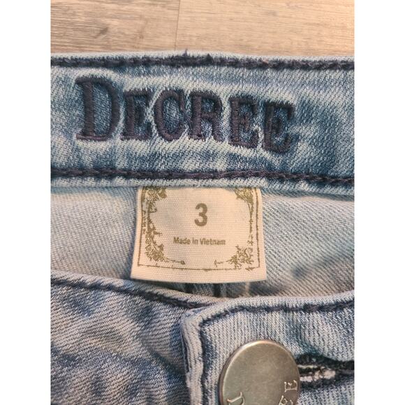 Decree size 3 juniors light wash skinny jeans - Picture 3 of 7